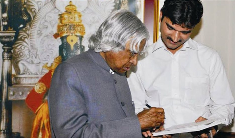 Santosh Talaghatti with former President of India, Dr. A.P.J. Abdul Kalam